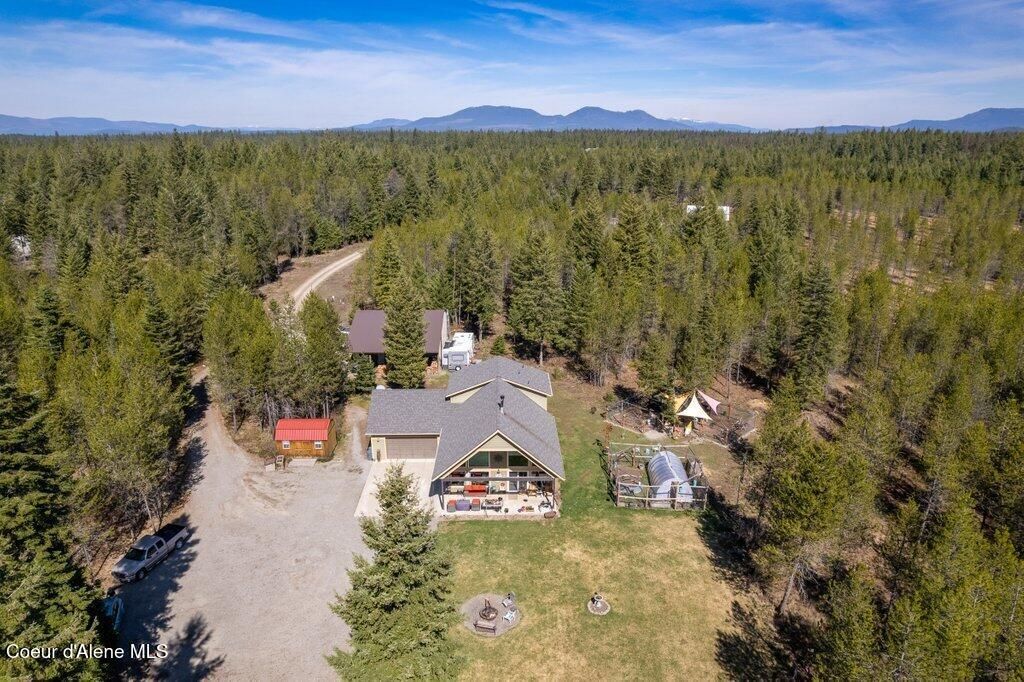 10209 E Snowy LN, Athol, ID 83801