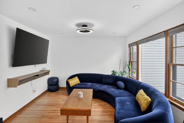 3138 N Richmond Street, Chicago, IL 60618