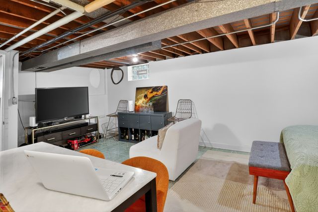 3138 N Richmond Street, Chicago, IL 60618