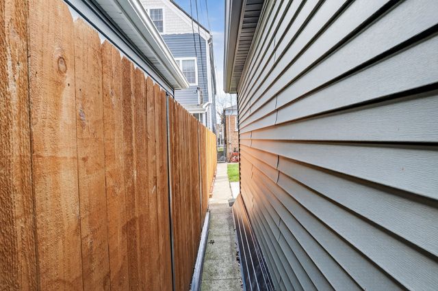 3138 N Richmond Street, Chicago, IL 60618