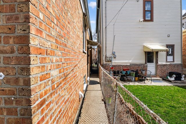 3138 N Richmond Street, Chicago, IL 60618