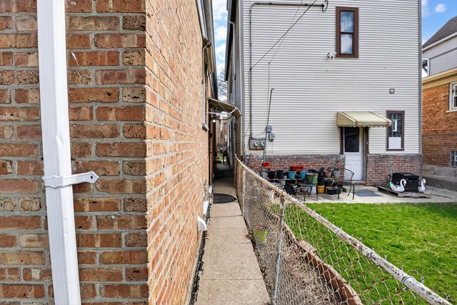 3138 N Richmond Street, Chicago, IL 60618