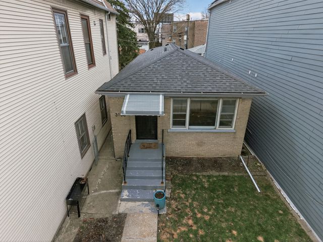 3138 N Richmond Street, Chicago, IL 60618