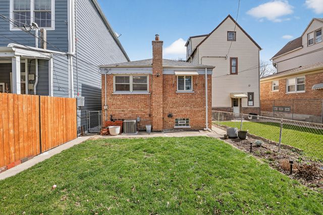 3138 N Richmond Street, Chicago, IL 60618