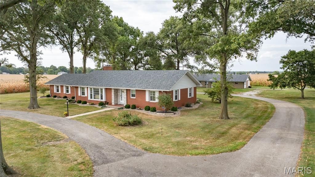 Image 1 of property listing at 24018 State Highway 16, Jerseyville, IL 62052