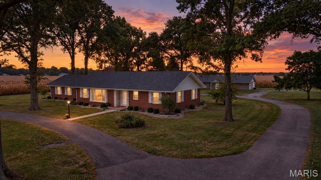 Image 2 of property listing at 24018 State Highway 16, Jerseyville, IL 62052