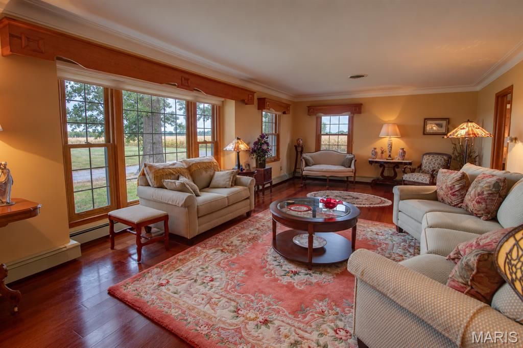 Image 25 of property listing at 24018 State Highway 16, Jerseyville, IL 62052