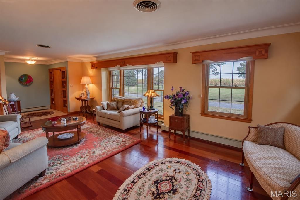 Image 26 of property listing at 24018 State Highway 16, Jerseyville, IL 62052