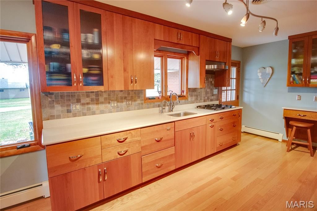 Image 31 of property listing at 24018 State Highway 16, Jerseyville, IL 62052