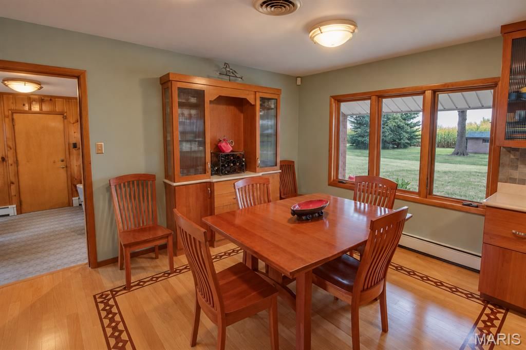 Image 32 of property listing at 24018 State Highway 16, Jerseyville, IL 62052