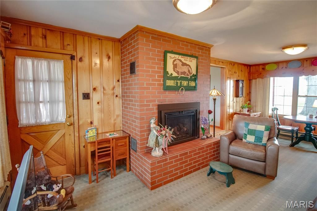 Image 35 of property listing at 24018 State Highway 16, Jerseyville, IL 62052