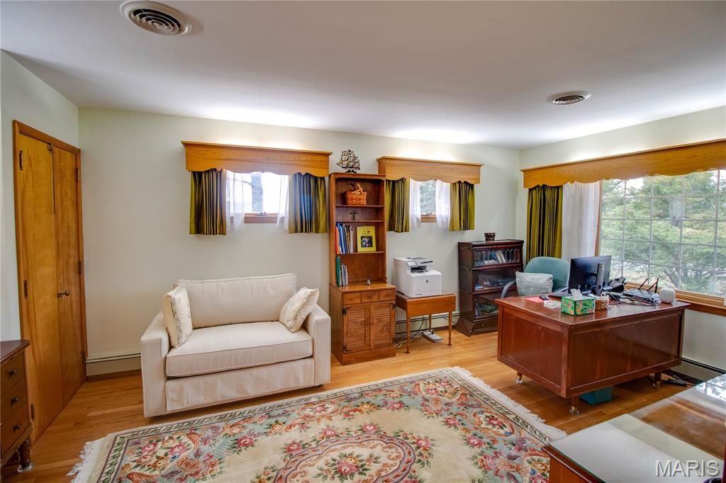 Image 49 of property listing at 24018 State Highway 16, Jerseyville, IL 62052
