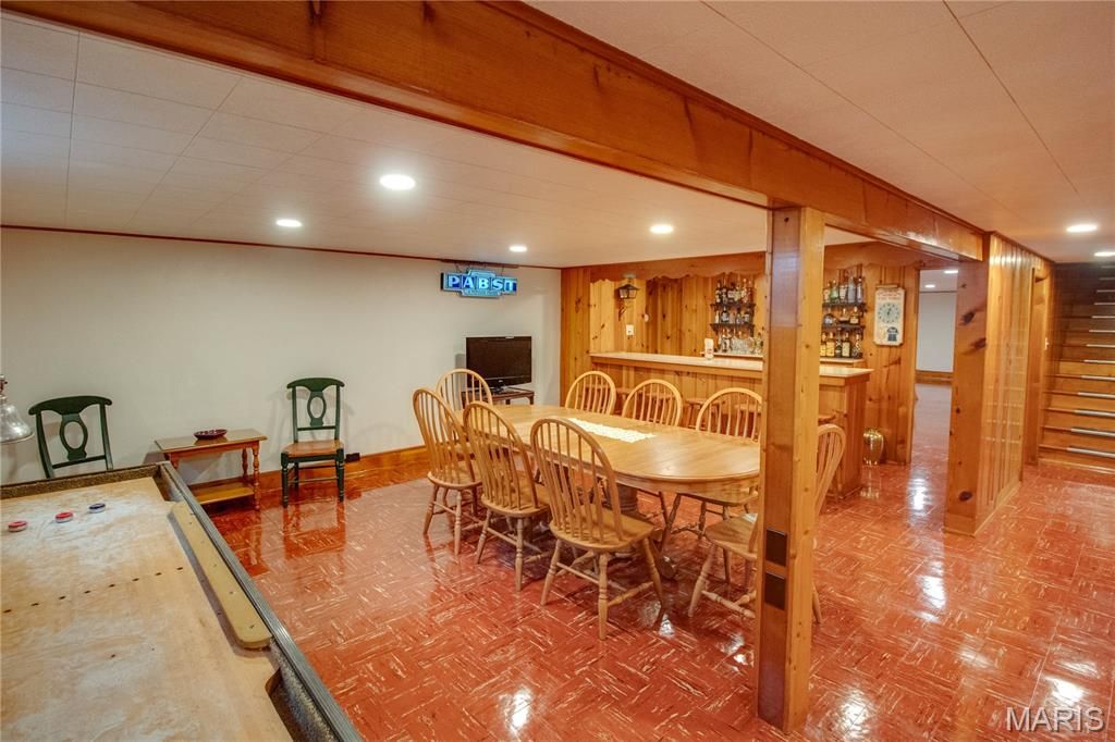 Image 52 of property listing at 24018 State Highway 16, Jerseyville, IL 62052