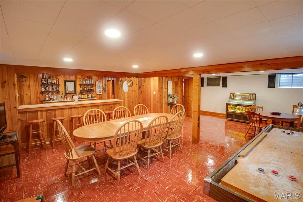 Image 55 of property listing at 24018 State Highway 16, Jerseyville, IL 62052