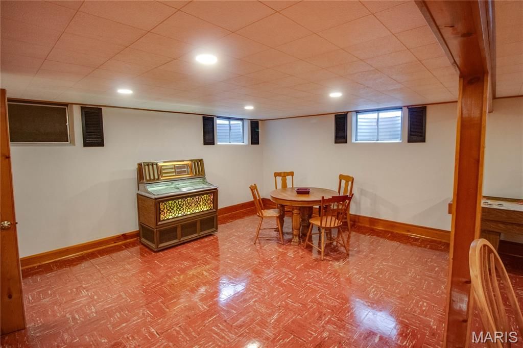 Image 56 of property listing at 24018 State Highway 16, Jerseyville, IL 62052