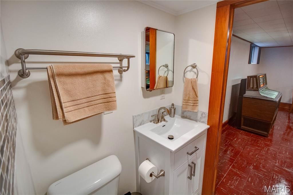 Image 57 of property listing at 24018 State Highway 16, Jerseyville, IL 62052