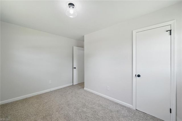 12 Carriage LN, Newport News, VA 23606