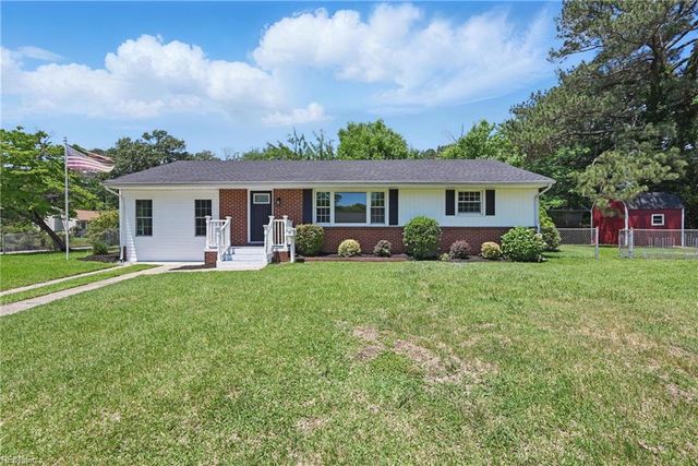 12 Carriage LN, Newport News, VA 23606