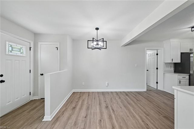 12 Carriage LN, Newport News, VA 23606