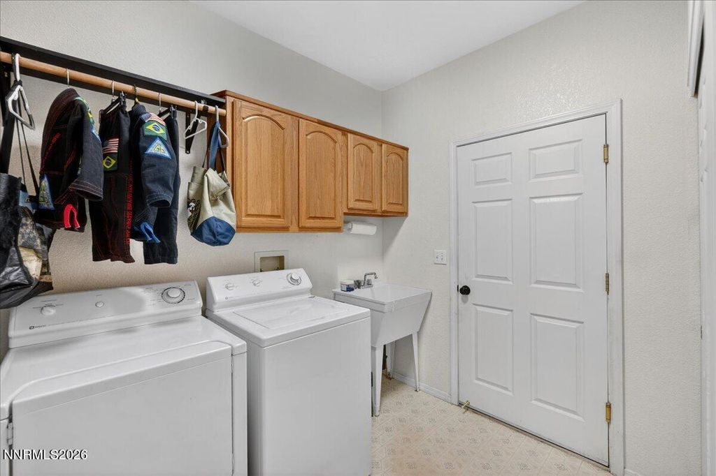 Image 32 of property listing at 961 Sunup Court, Carson City, NV 89705