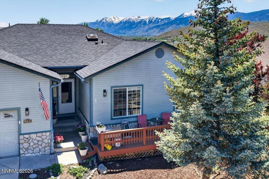 Image 4 of property listing at 961 Sunup Court, Carson City, NV 89705