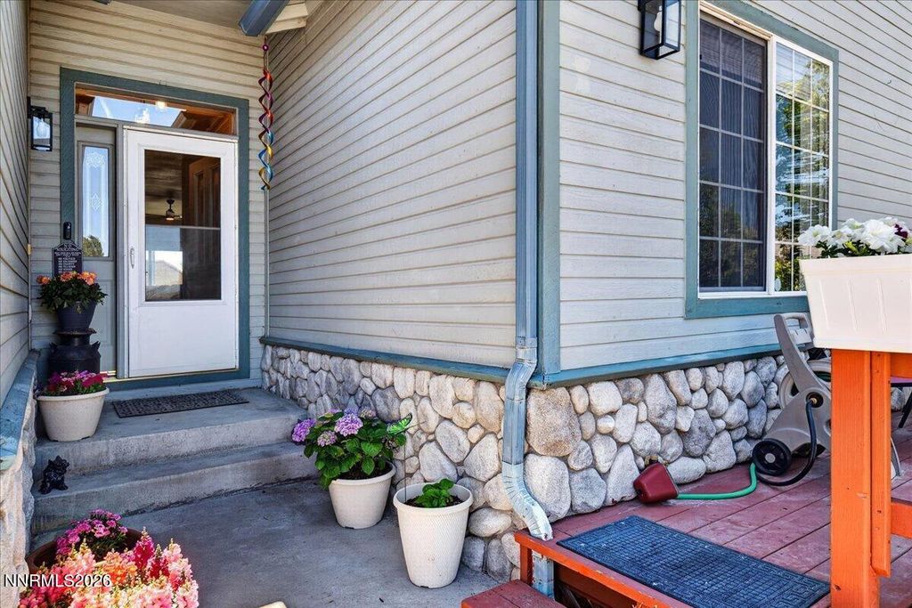 Image 6 of property listing at 961 Sunup Court, Carson City, NV 89705