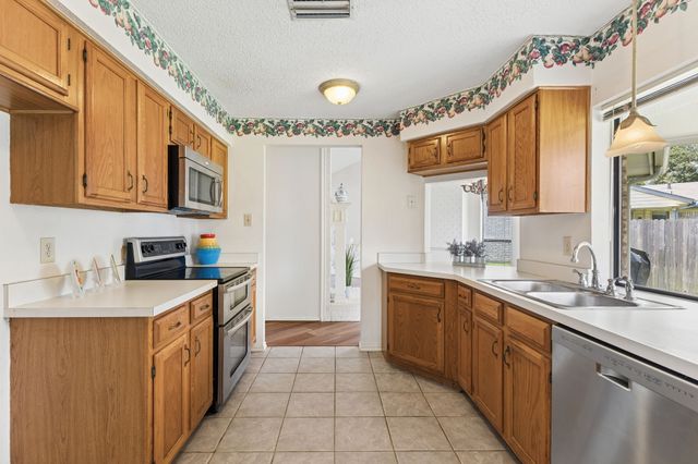 807 Blue Oak Drive, Lewisville, TX 75067