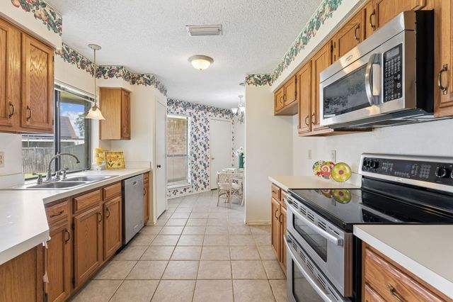 807 Blue Oak Drive, Lewisville, TX 75067