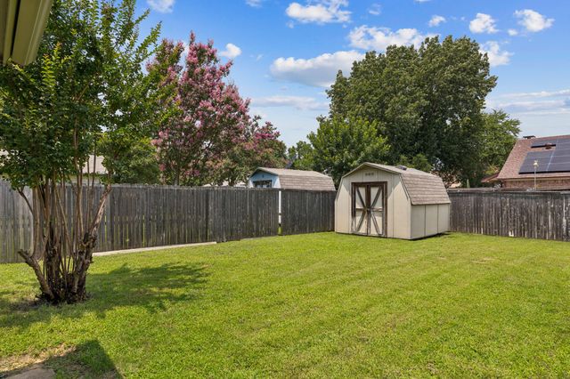 807 Blue Oak Drive, Lewisville, TX 75067