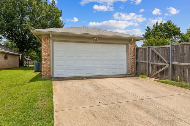 807 Blue Oak Drive, Lewisville, TX 75067