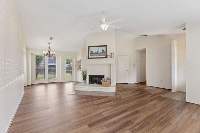807 Blue Oak Drive, Lewisville, TX 75067