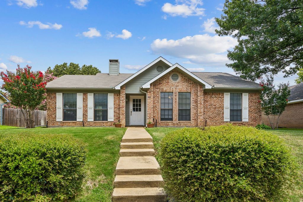 807 Blue Oak Drive, Lewisville, TX 75067