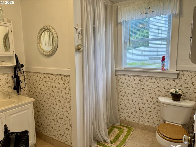 210 W EXCHANGE St, Astoria, OR 97103