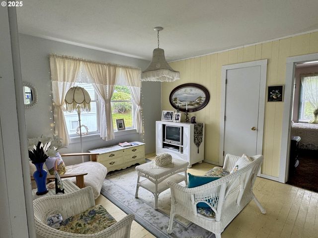 210 W EXCHANGE St, Astoria, OR 97103
