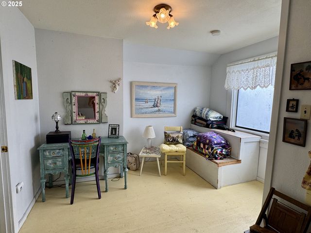 210 W EXCHANGE St, Astoria, OR 97103