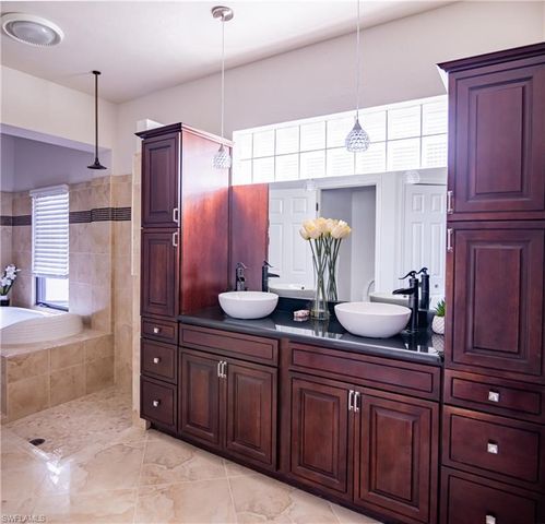 5160 Harborage DR, Fort Myers, FL 33908