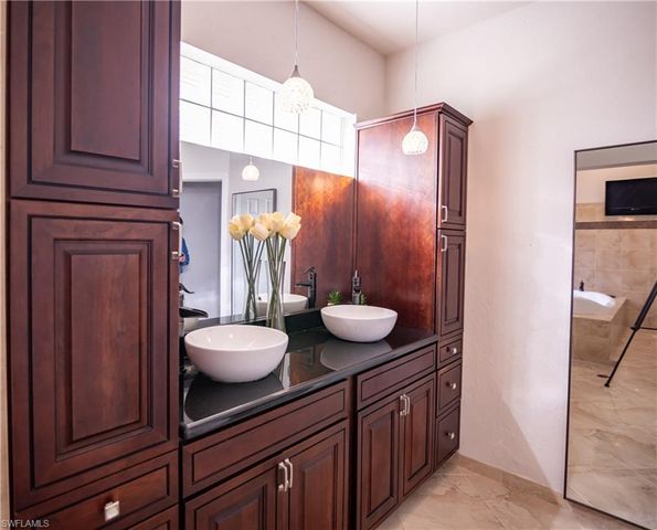 5160 Harborage DR, Fort Myers, FL 33908