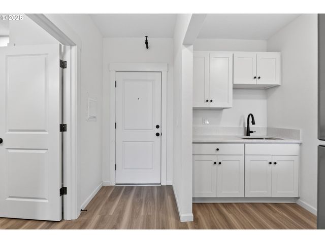 708 N KILLINGSWORTH St 12, Portland, OR 97217