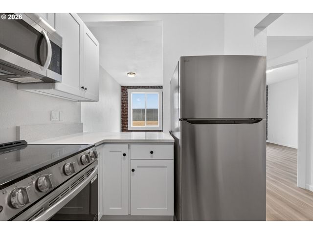 708 N KILLINGSWORTH St 12, Portland, OR 97217