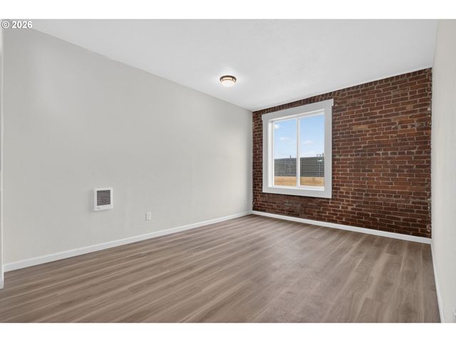 708 N KILLINGSWORTH St 12, Portland, OR 97217