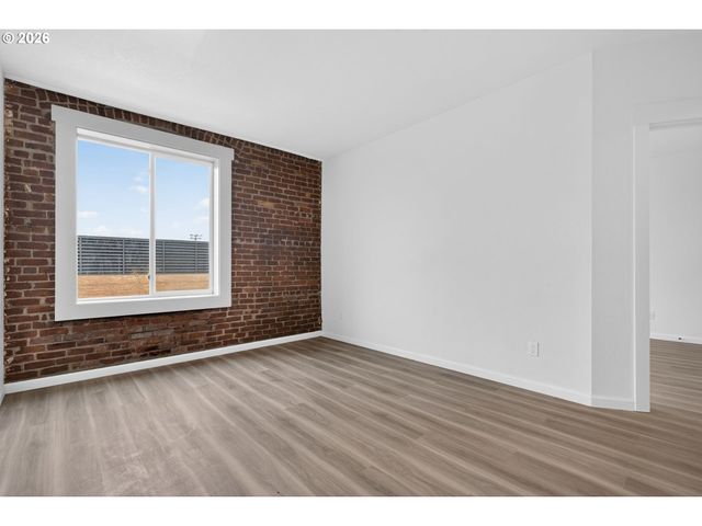 708 N KILLINGSWORTH St 12, Portland, OR 97217