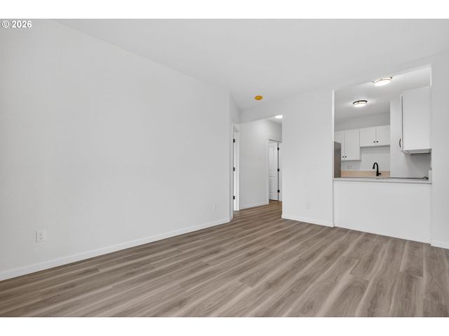 708 N KILLINGSWORTH St 12, Portland, OR 97217