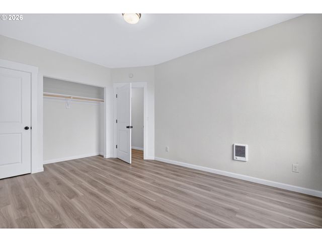 708 N KILLINGSWORTH St 12, Portland, OR 97217