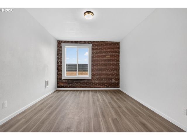 708 N KILLINGSWORTH St 12, Portland, OR 97217