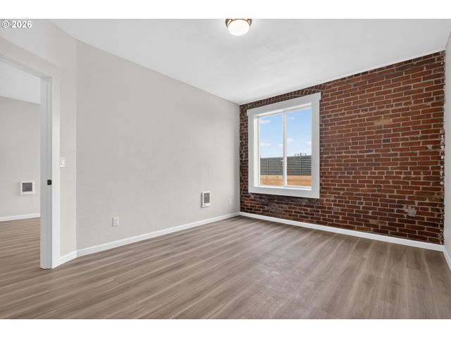 708 N KILLINGSWORTH St 12, Portland, OR 97217