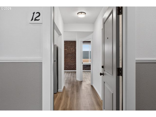 708 N KILLINGSWORTH St 12, Portland, OR 97217