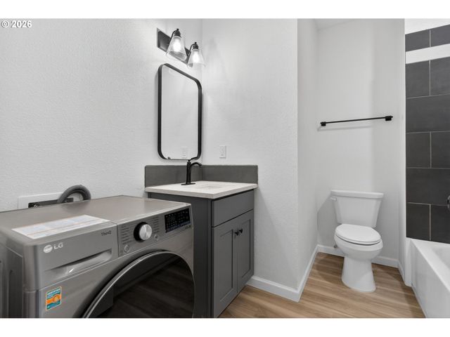 708 N KILLINGSWORTH St 12, Portland, OR 97217