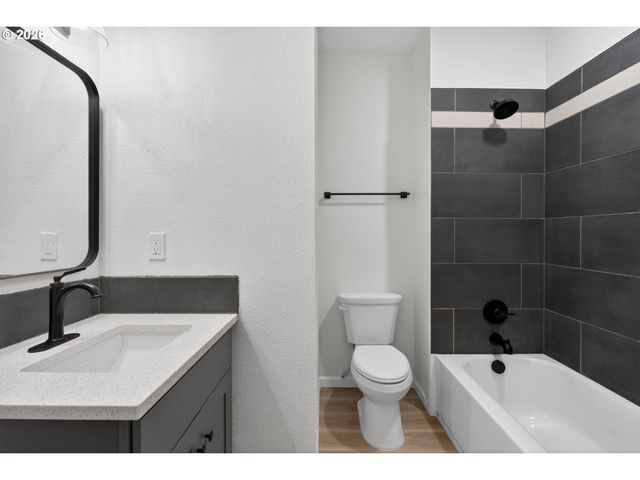 708 N KILLINGSWORTH St 12, Portland, OR 97217