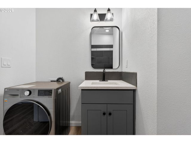 708 N KILLINGSWORTH St 12, Portland, OR 97217