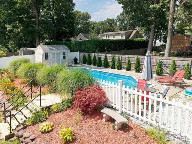 138 Endicott St, Springfield, MA 01118